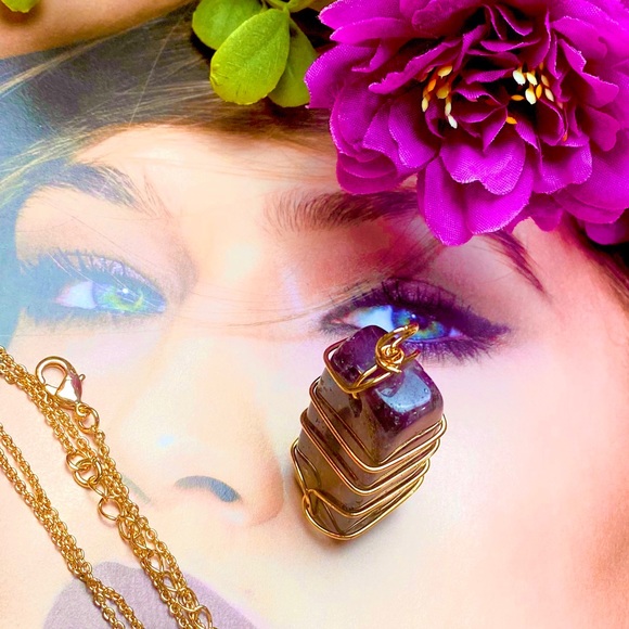 💜PENDANT 💜AMETHYST CRYSTAL wire wrapped GOLD - Picture 7 of 7